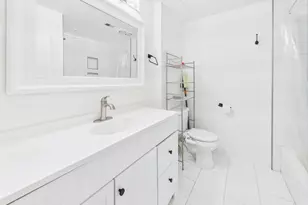 806 W 24th St, Austin, TX 78705 - Photo 14