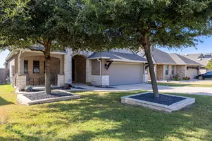 321 Lightcliff St, Hutto, TX 78634 - Photo 2
