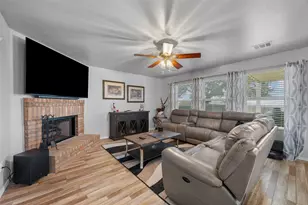 951 Brandi Cir, Kyle, TX 78640 - Photo 4