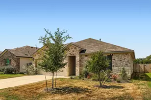 329 Butterfly Rose Dr, New Braunfels, TX 78130 - Photo 2