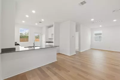 333 Sullivan Way, Elgin, TX 78621 - Photo 6