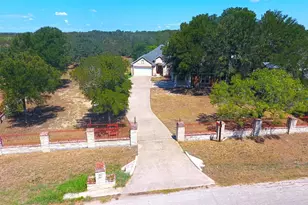 230 Heritage Oaks Dr, Cedar Creek, TX 78612 - Photo 2
