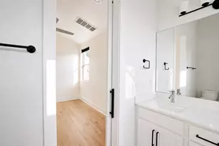1123 Omega Ave, Austin, TX 78721 - Photo 22