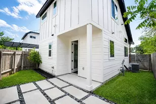 1123 Omega Ave, Austin, TX 78721 - Photo 6
