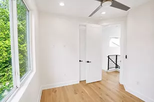 1123 Omega Ave, Austin, TX 78721 - Photo 26