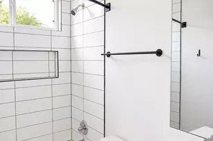 1123 Omega Ave, Austin, TX 78721 - Photo 30