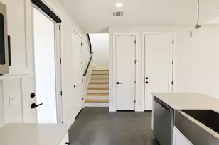 1123 Omega Ave, Austin, TX 78721 - Photo 12