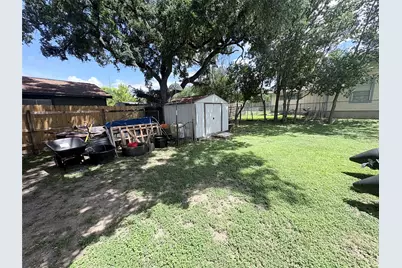 1324 5th Street, Kerrville, TX 78028 - Photo 2