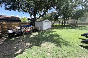 1324 5th St, Kerrville, TX 78028 - Photo 10