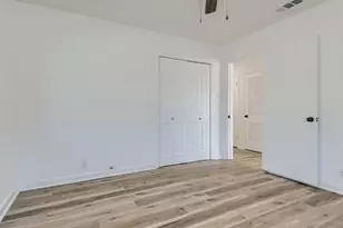 902 Hackberry St, Taylor, TX 76574 - Photo 10