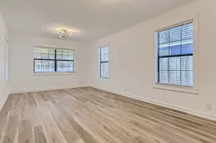 902 Hackberry St, Taylor, TX 76574 - Photo 4