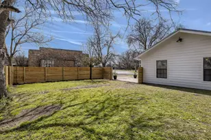 902 Hackberry St, Taylor, TX 76574 - Photo 16