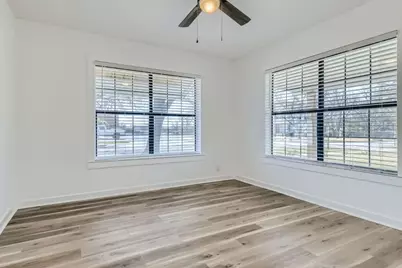 902 Hackberry Street, Taylor, TX 76574 - Photo 14