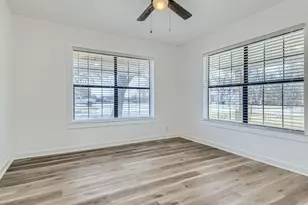 902 Hackberry St, Taylor, TX 76574 - Photo 14