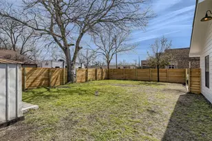 902 Hackberry St, Taylor, TX 76574 - Photo 26