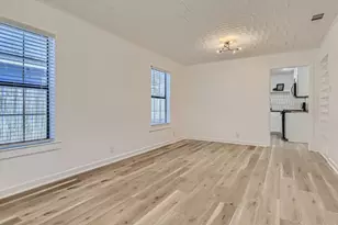 902 Hackberry St, Taylor, TX 76574 - Photo 4