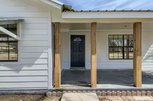 902 Hackberry St, Taylor, TX 76574 - Photo 2