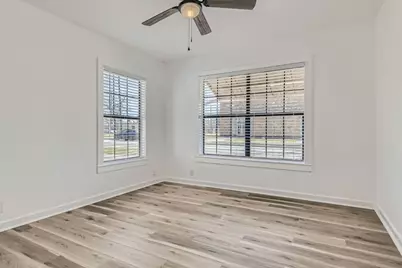 902 Hackberry Street, Taylor, TX 76574 - Photo 20