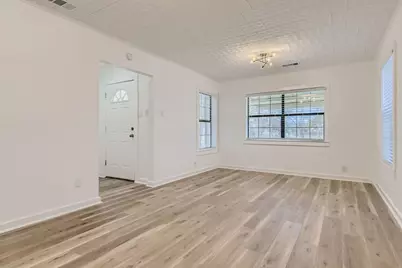 902 Hackberry Street, Taylor, TX 76574 - Photo 6