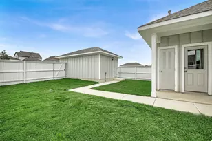 126 Huckleberry Ln, Elgin, TX 78621 - Photo 10