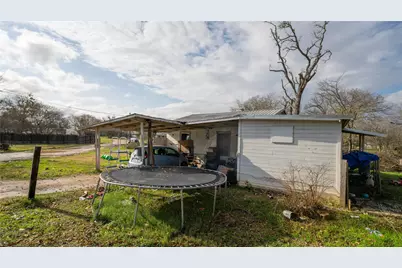 303 Yoakum St, Rockdale, TX 76567 - Photo 14