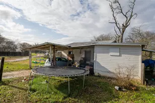 303 Yoakum St, Rockdale, TX 76567 - Photo 14