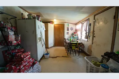 303 Yoakum St, Rockdale, TX 76567 - Photo 6