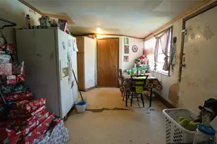 303 Yoakum St, Rockdale, TX 76567 - Photo 6