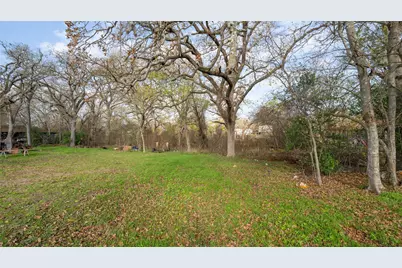 303 Yoakum St, Rockdale, TX 76567 - Photo 20