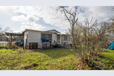 303 Yoakum St, Rockdale, TX 76567 - Photo 2