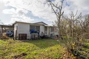 303 Yoakum St, Rockdale, TX 76567 - Photo 2