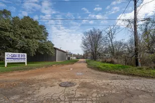 303 Yoakum St, Rockdale, TX 76567 - Photo 4