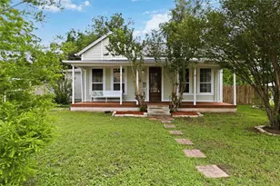 1201 Farm St, Bastrop, TX 78602 - Photo 2