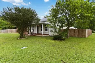 1201 Farm St, Bastrop, TX 78602 - Photo 4