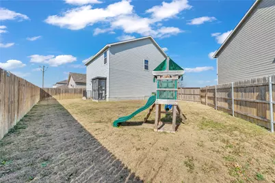 752 Circle Way #35H, Jarrell, TX 76537 - Photo 32