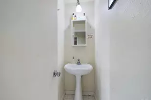 915 Keith Ln, Austin, TX 78705 - Photo 8