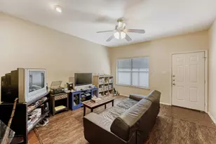 106 E 30th St, Austin, TX 78705 - Photo 4