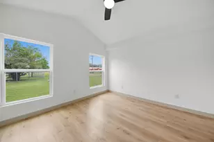 709 S Polk St, Giddings, TX 78942 - Photo 34