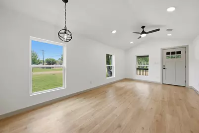 709 S Polk Street, Giddings, TX 78942 - Photo 6