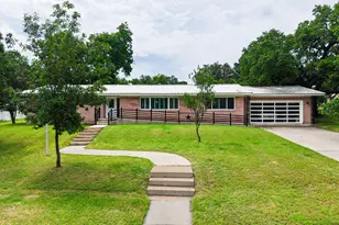 708 W Ave A Ave, Lampasas, TX 76550 - Photo 1