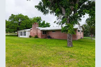 708 W Avenue A Avenue, Lampasas, TX 76550 - Photo 32