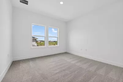 9212 Flatbush Drive, Austin, TX 78744 - Photo 16