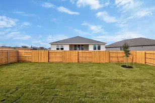 109 Divisadero Dr, Hutto, TX 78634 - Photo 22