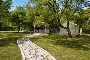 205 W Majestic Oak Ln, Georgetown, TX 78633 - Photo 32