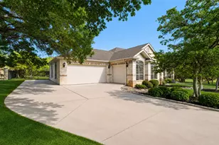 205 W Majestic Oak Ln, Georgetown, TX 78633 - Photo 2