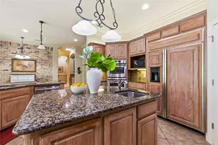 205 W Majestic Oak Ln, Georgetown, TX 78633 - Photo 14