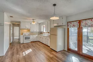 605 W Ash Dr Dr, Johnson City, TX 78636 - Photo 6