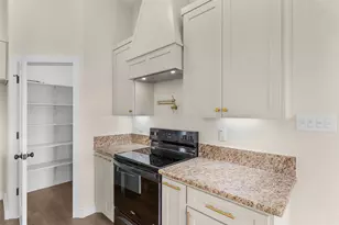 7319 Tiff Nicole Ln, Von Ormy, TX 78073 - Photo 2