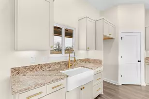 7319 Tiff Nicole Ln, Von Ormy, TX 78073 - Photo 14