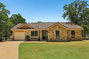 126 King St, Bastrop, TX 78602 - Photo 2